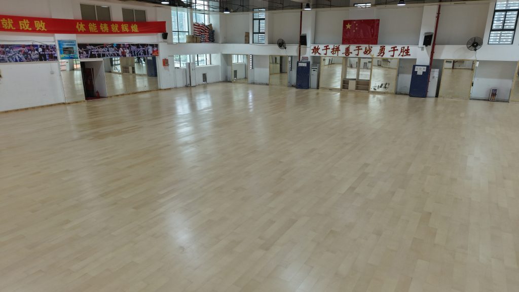 唯美康多層實(shí)木運(yùn)動(dòng)地板板材展示